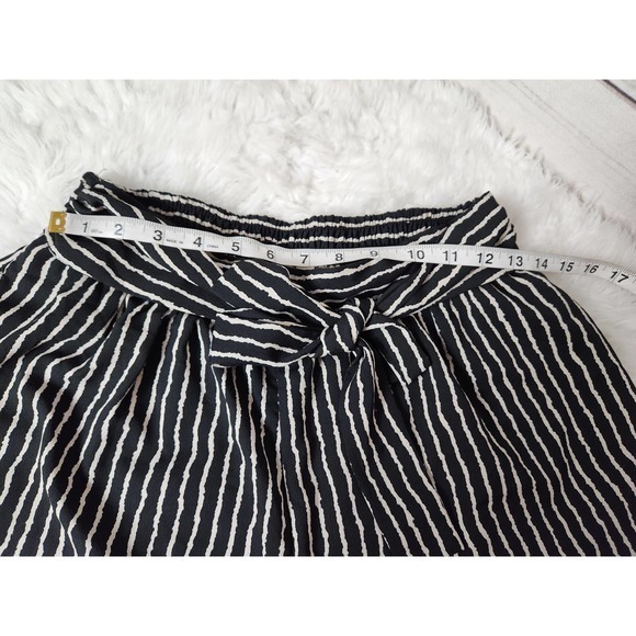 Silence + Noise Womens Paperbag Shorts Striped Elastic Waist Flowy Black White M - Picture 5 of 7